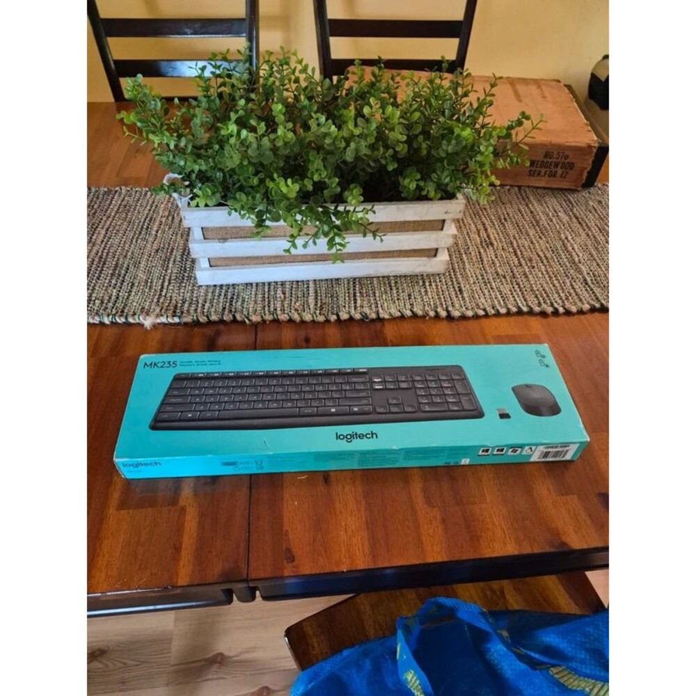 Logitech keyboard and mouse. Wireless all new